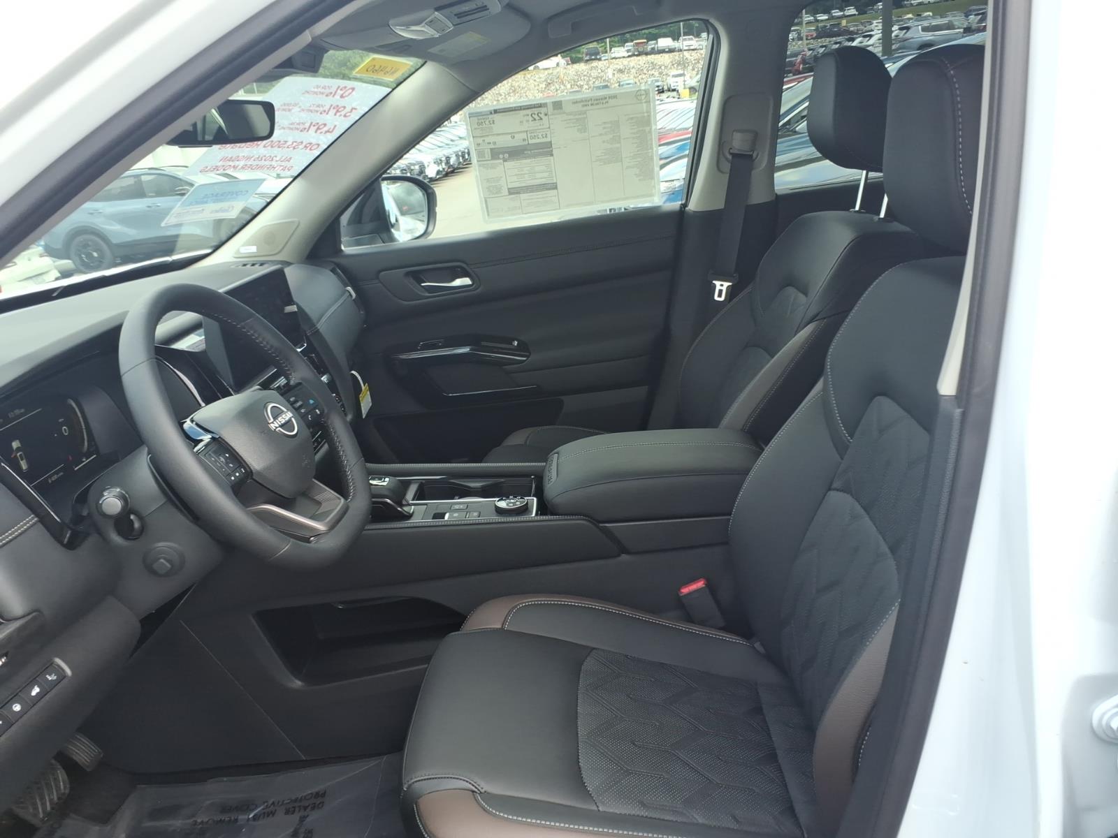2026 Nissan Pathfinder Platinum - Photo 6