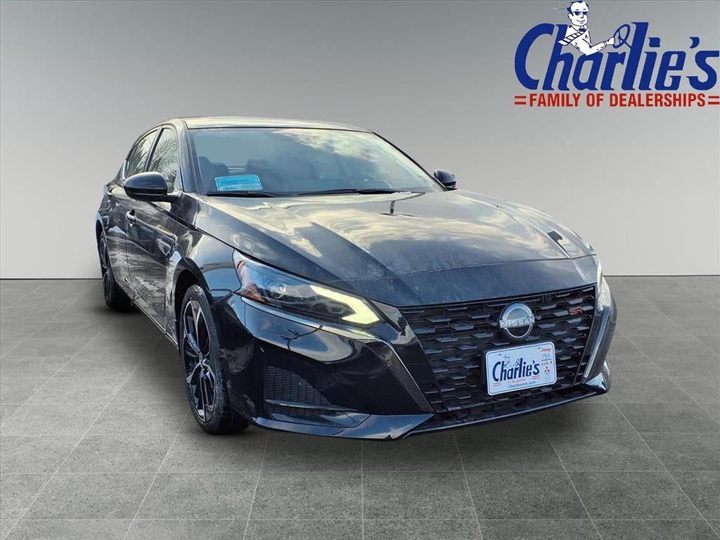 New 2025 Nissan Altima SR Sedan