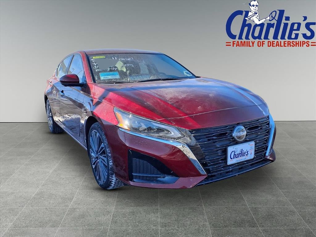 New 2025 Nissan Altima SL Sedan