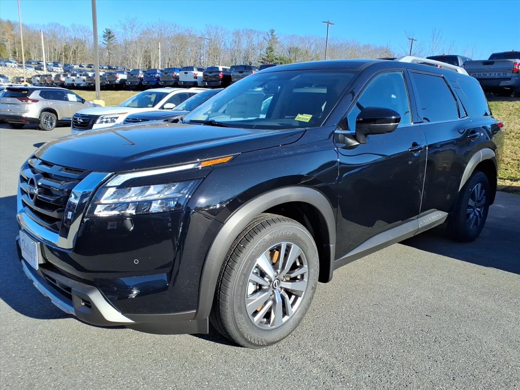 2025 Nissan Pathfinder SL's photo