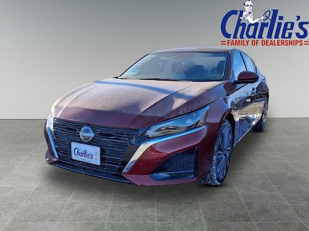 2025 Nissan Altima SL Sedan