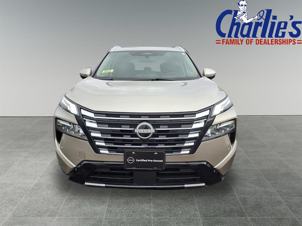 2025 Nissan Rogue Platinum photo 2