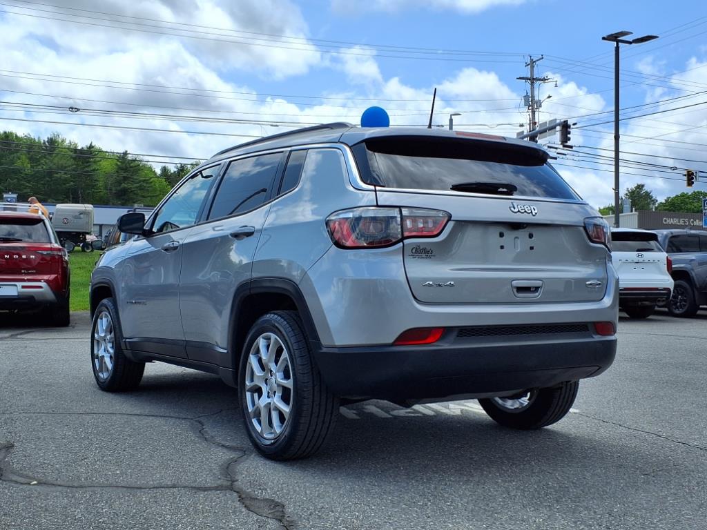 2022 Jeep Compass Latitude Lux photo 2