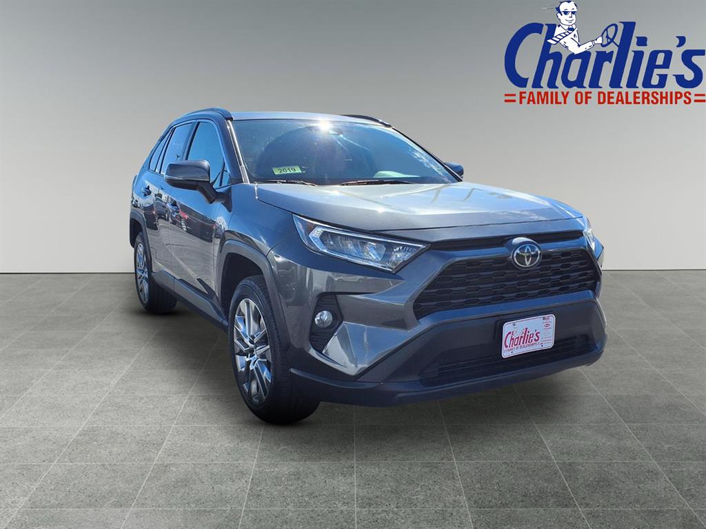 2019 Toyota RAV4 XLE Premium photo 3