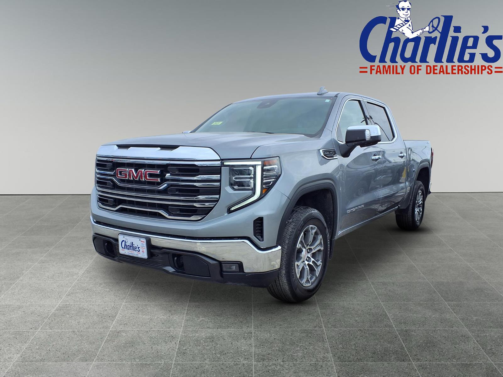 2025 GMC Sierra 4WD Crew Cab Short Box SLT's photo