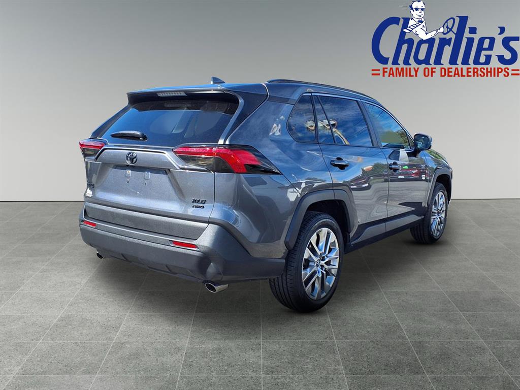 2019 Toyota RAV4 XLE Premium photo 4