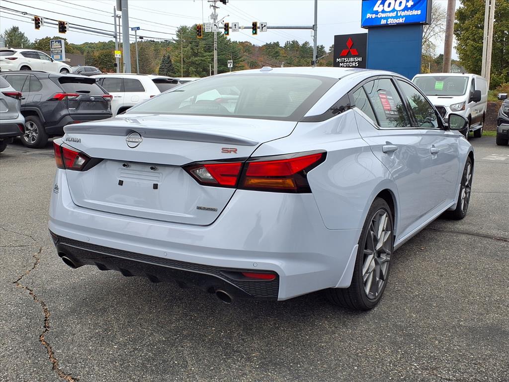 2024 Nissan Altima SR photo 4