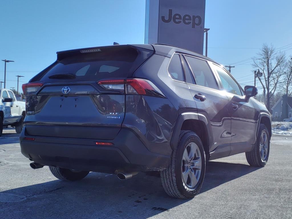 2024 Toyota RAV4 Hybrid XLE photo 4