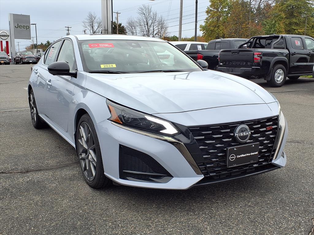 2024 Nissan Altima SR photo 3