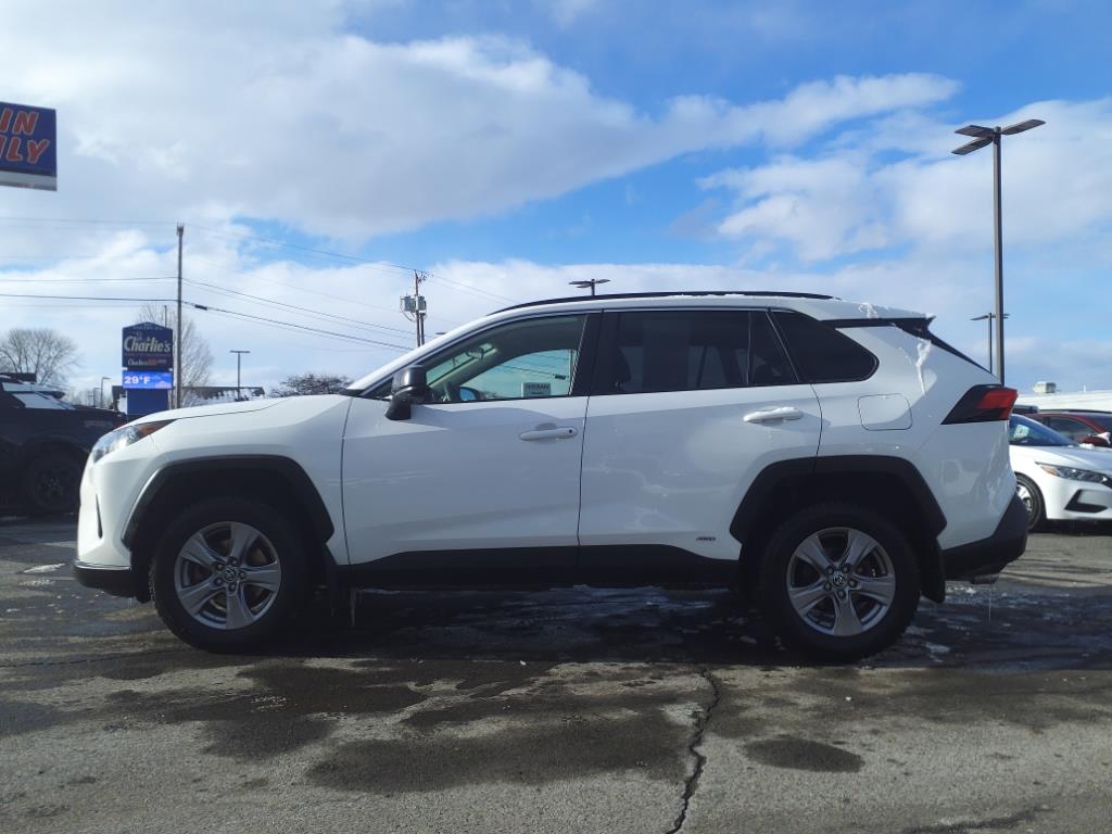 2022 Toyota RAV4 Hybrid LE photo 2