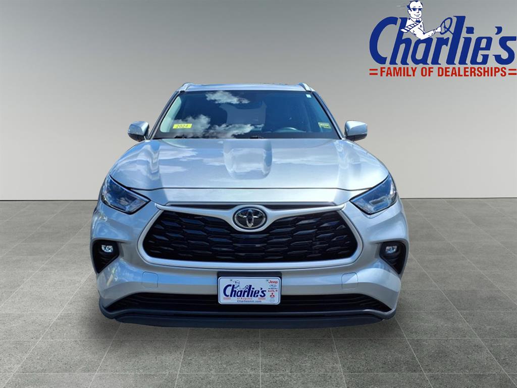 2024 Toyota Highlander photo 2