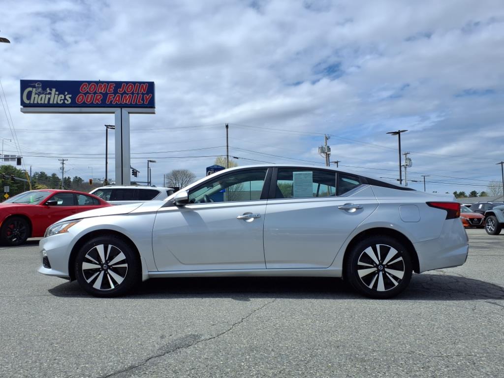 2022 Nissan Altima 2.5 SV photo 2