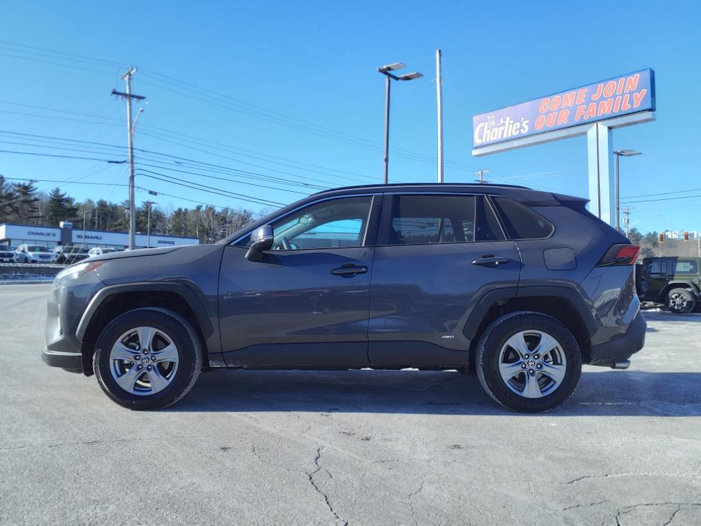2024 Toyota RAV4 Hybrid XLE photo 2