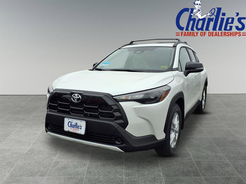 2026 Toyota Corolla Cross LE's photo