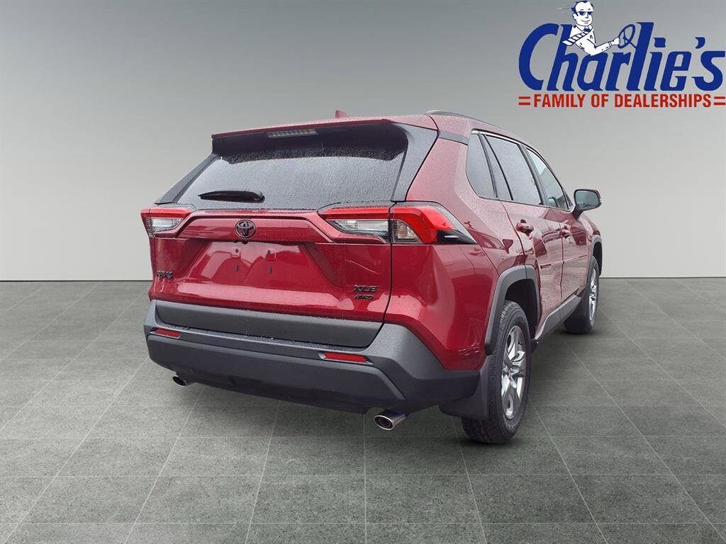2025 Toyota RAV4 XLE photo 4