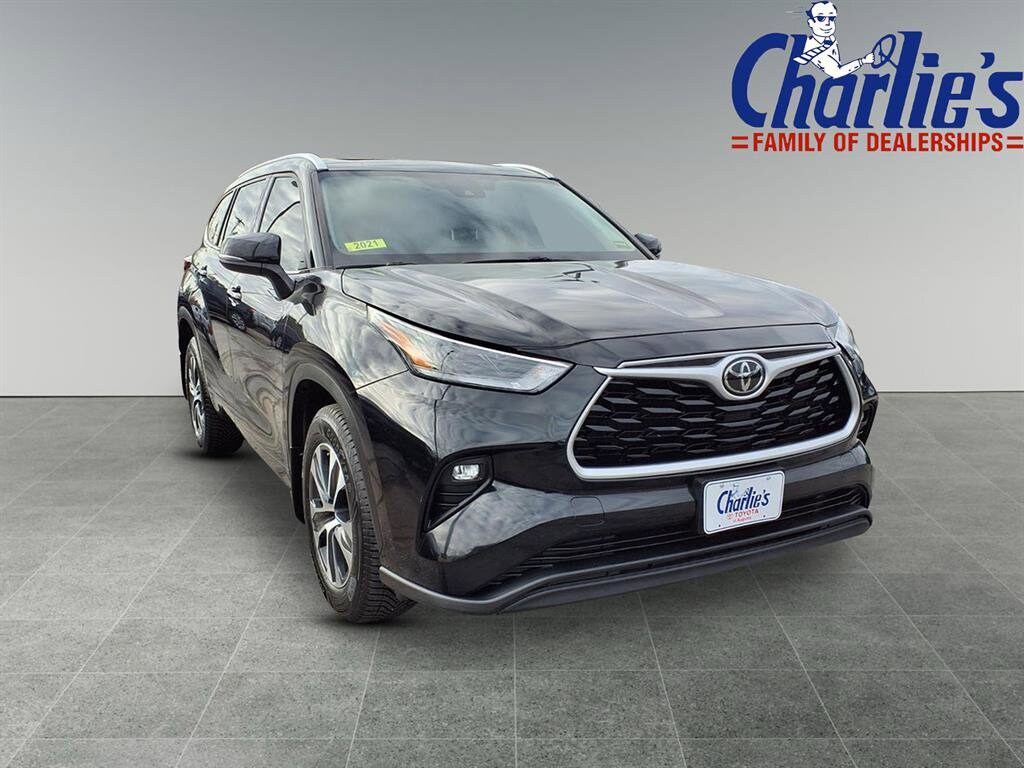 2021 Toyota Highlander XLE photo 3