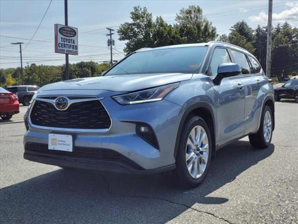 Used 2020 Toyota Highlander For Sale at Charlie's Motor Mall VIN