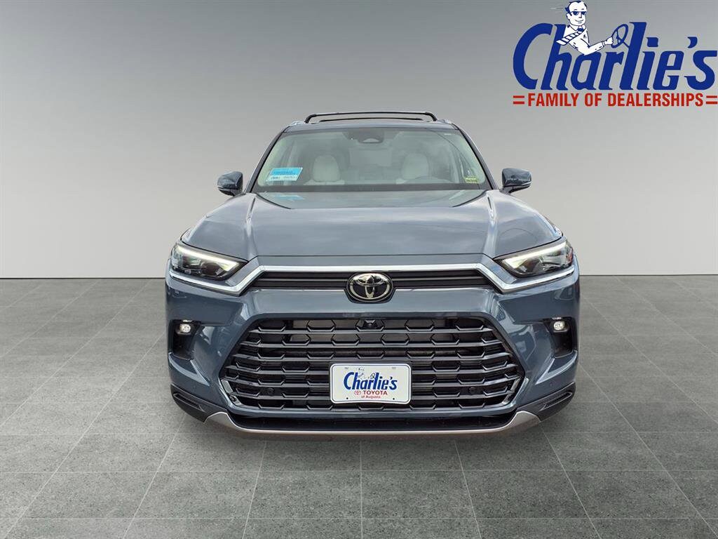 2026 Toyota Grand Highlander Platinum photo 2