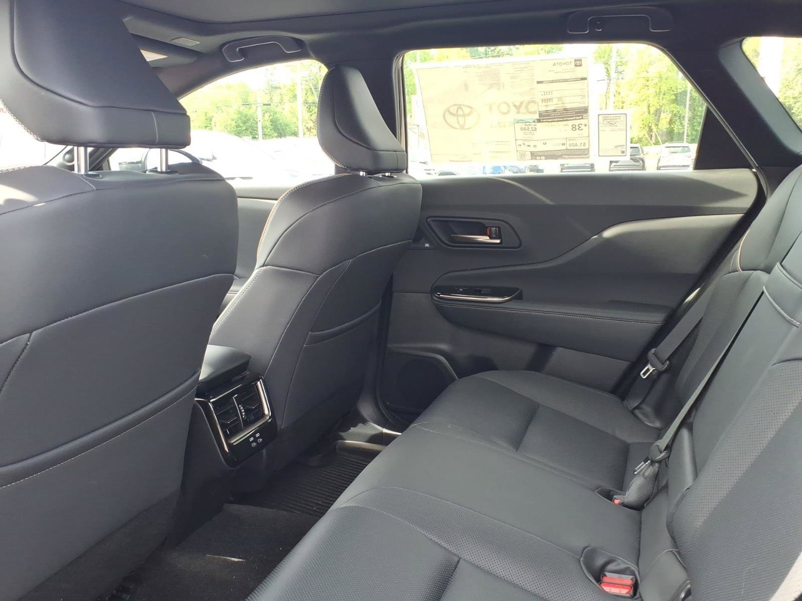 2025 Toyota Crown Signia Limited - Photo 7