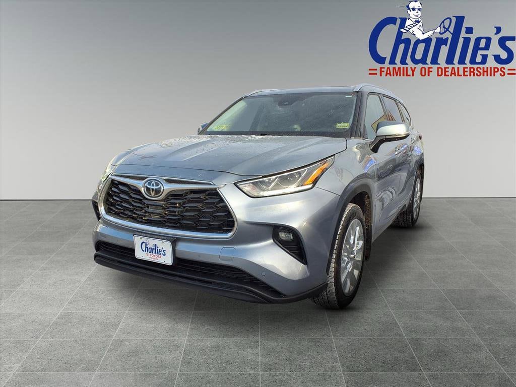 2023 Toyota Highlander Limited's photo