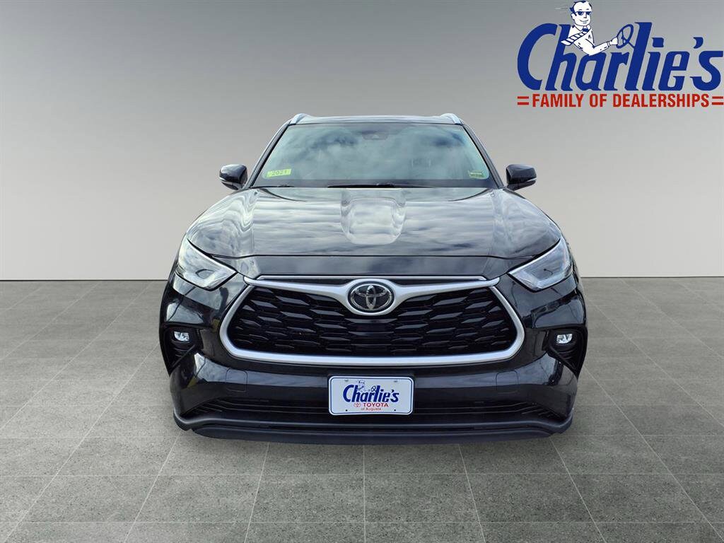 2021 Toyota Highlander XLE photo 2