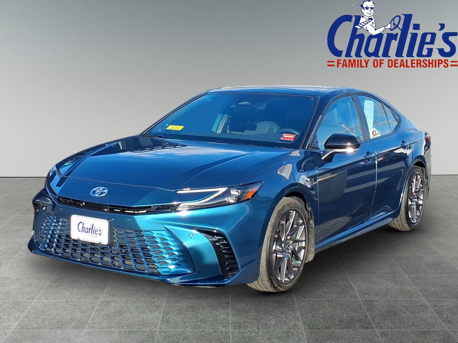 Ocean Gem/Midnight Black 2025 Toyota Camry Sedan Front-Wheel Drive Automatic