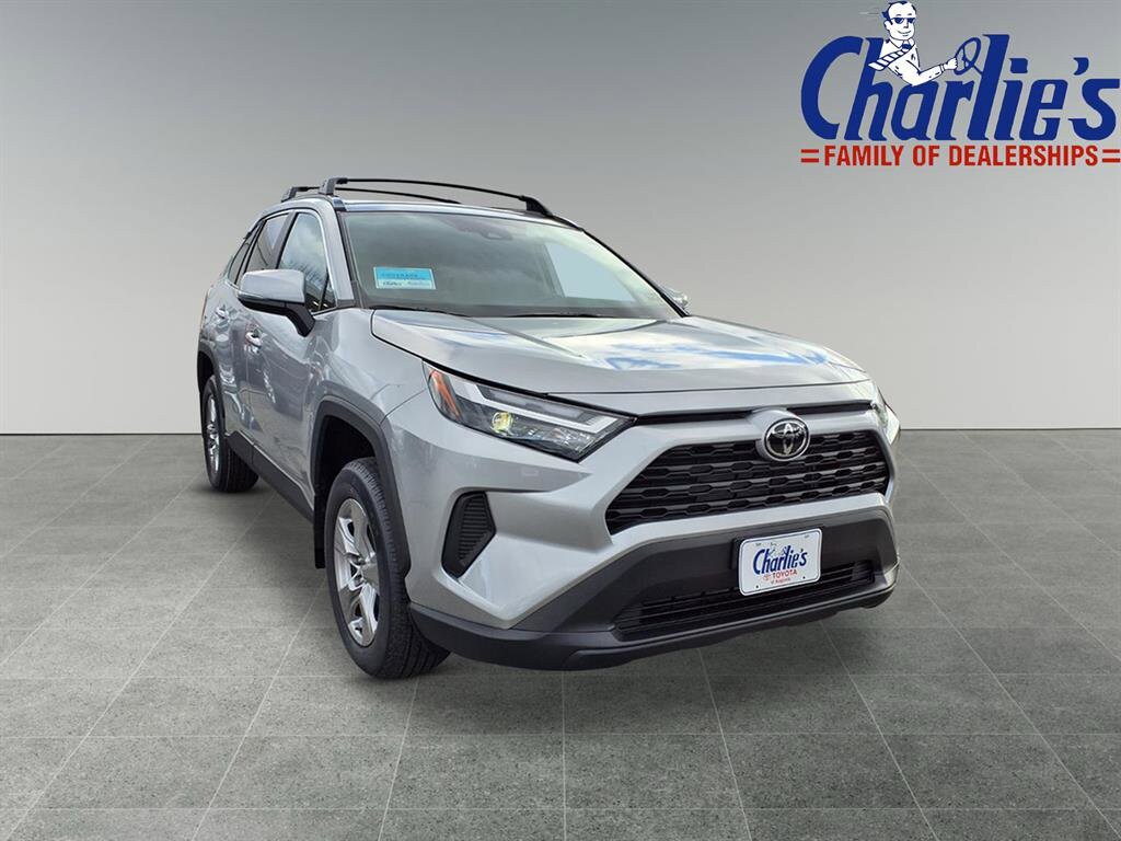2025 Toyota RAV4 XLE photo 3