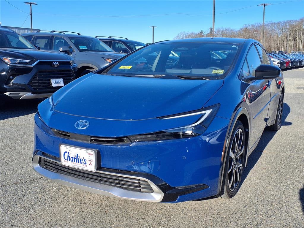 2025 Toyota Prius XSE's photo