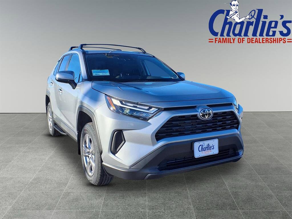 2025 Toyota RAV4 XLE photo 3