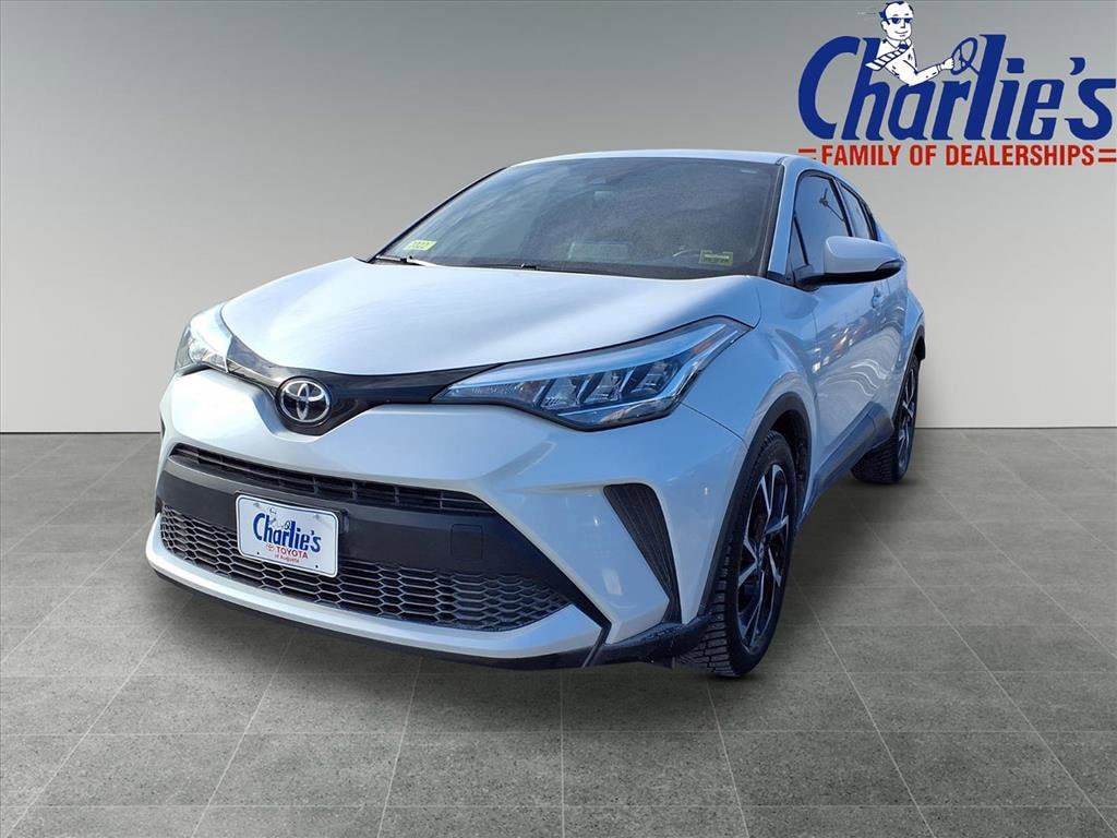 2022 Toyota C-HR XLE's photo