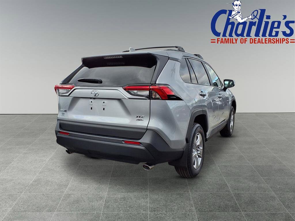 2025 Toyota RAV4 XLE photo 4