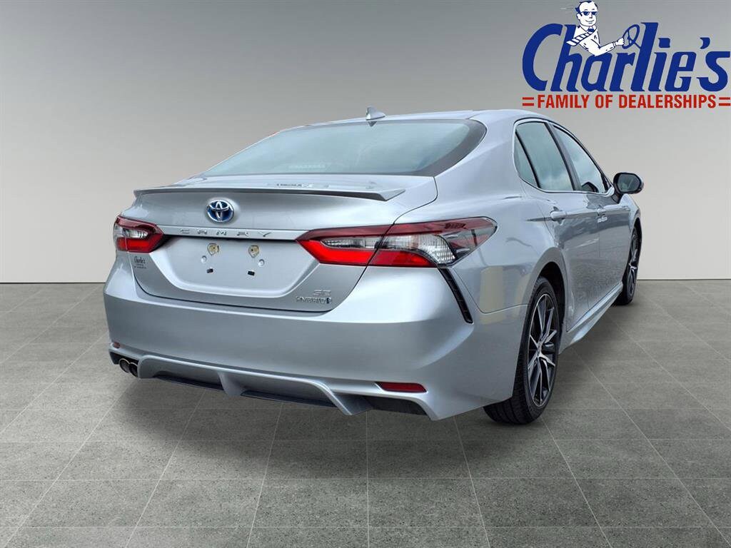 2022 Toyota Camry Hybrid SE photo 4