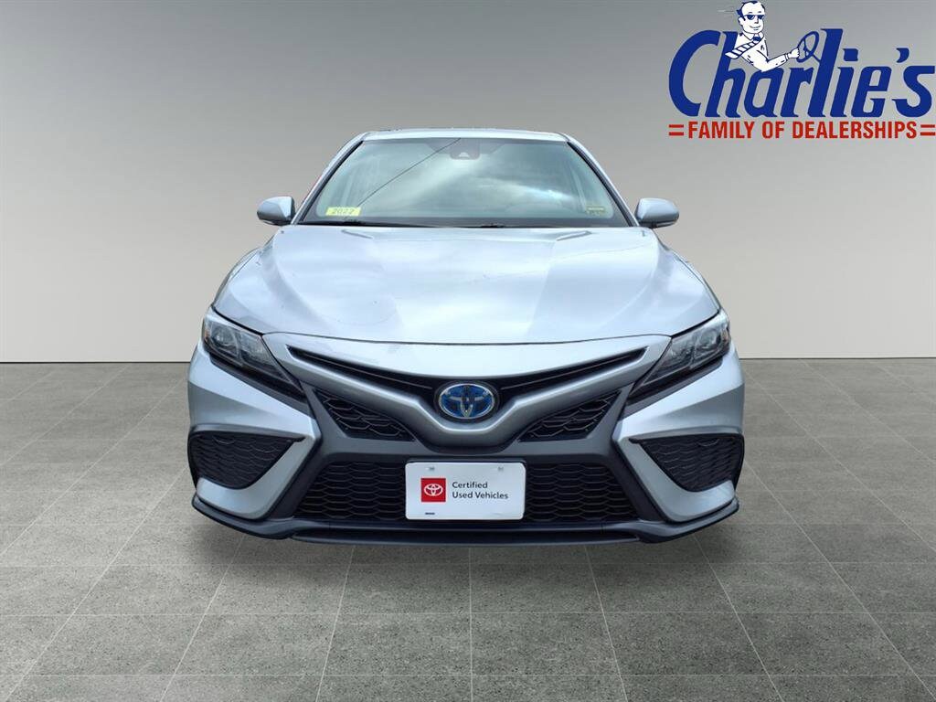 2022 Toyota Camry Hybrid SE photo 2
