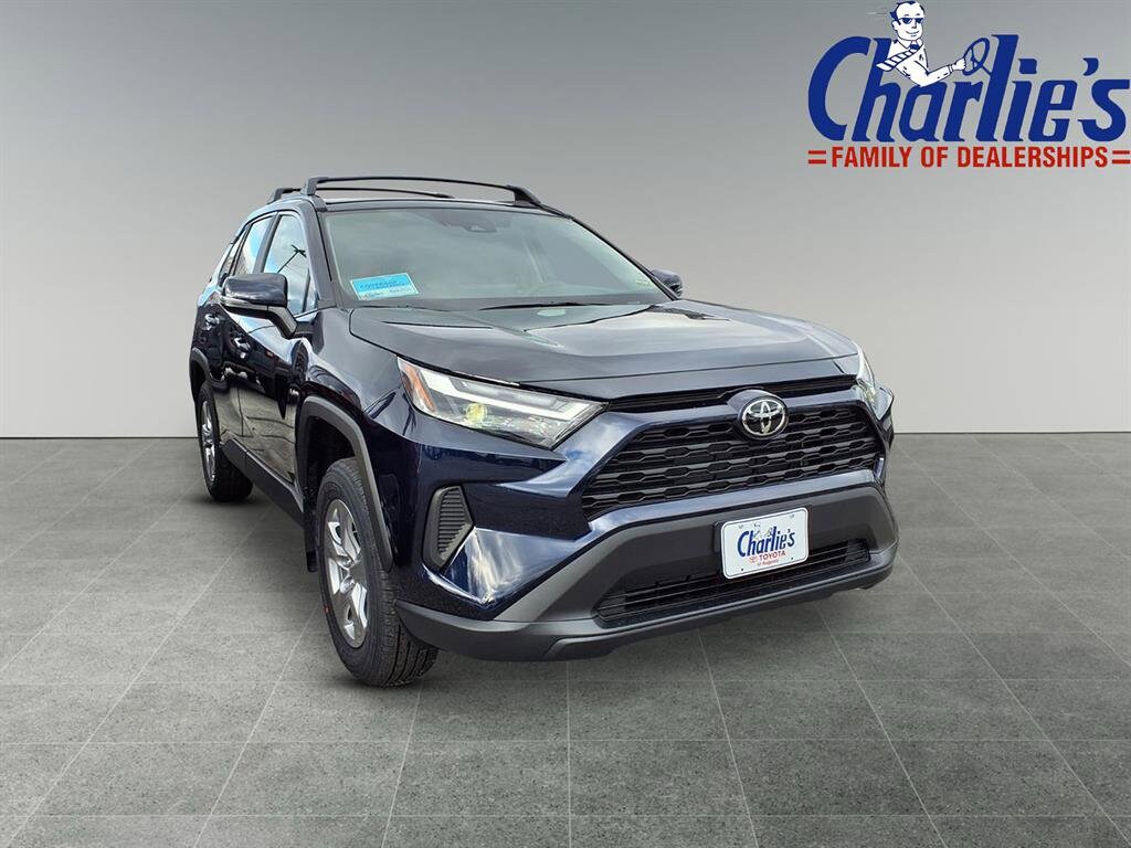 2025 Toyota RAV4 XLE photo 3