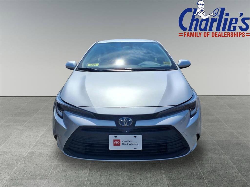 2025 Toyota Corolla Hybrid LE photo 2