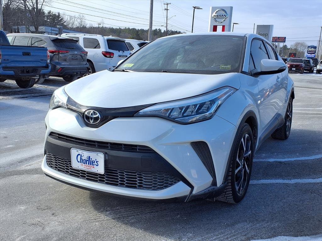2022 Toyota C-HR XLE's photo