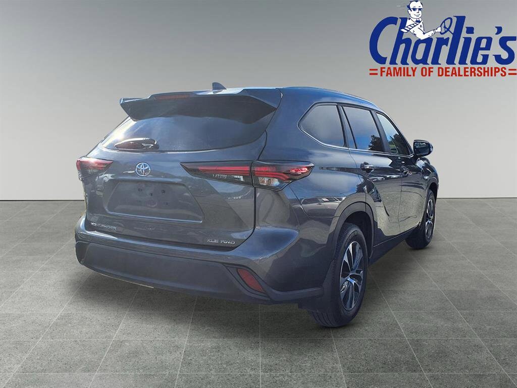 2025 Toyota Highlander XLE photo 4