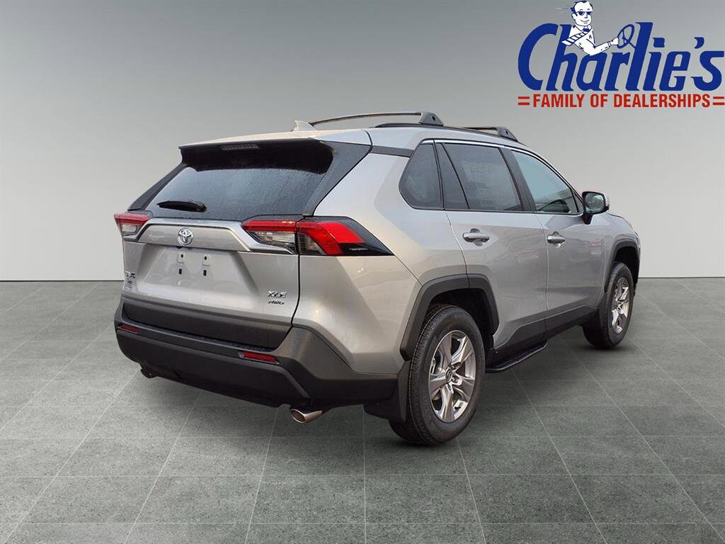 2025 Toyota RAV4 XLE photo 3