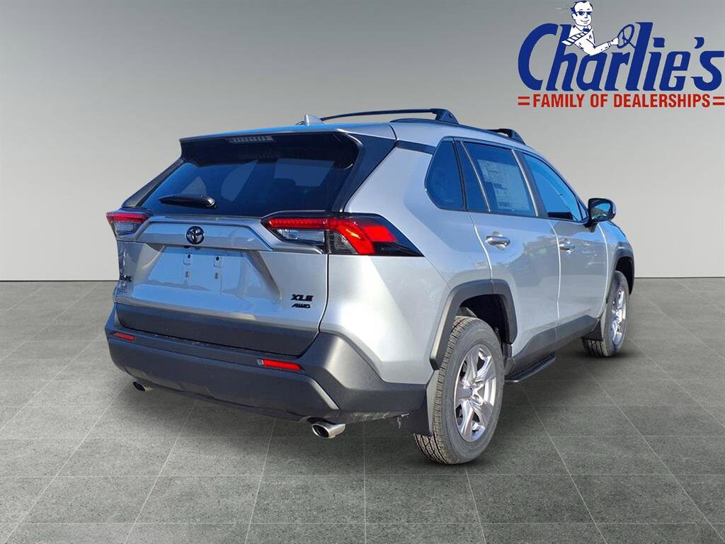 2025 Toyota RAV4 XLE photo 4