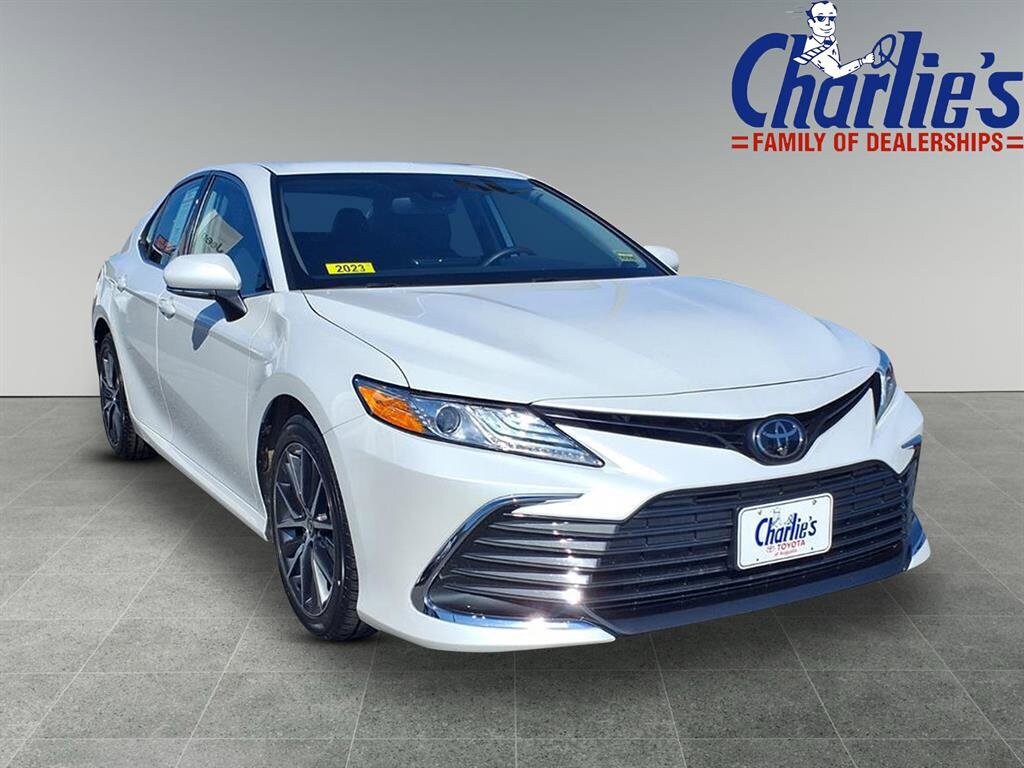 2023 Toyota Camry XLE photo 3