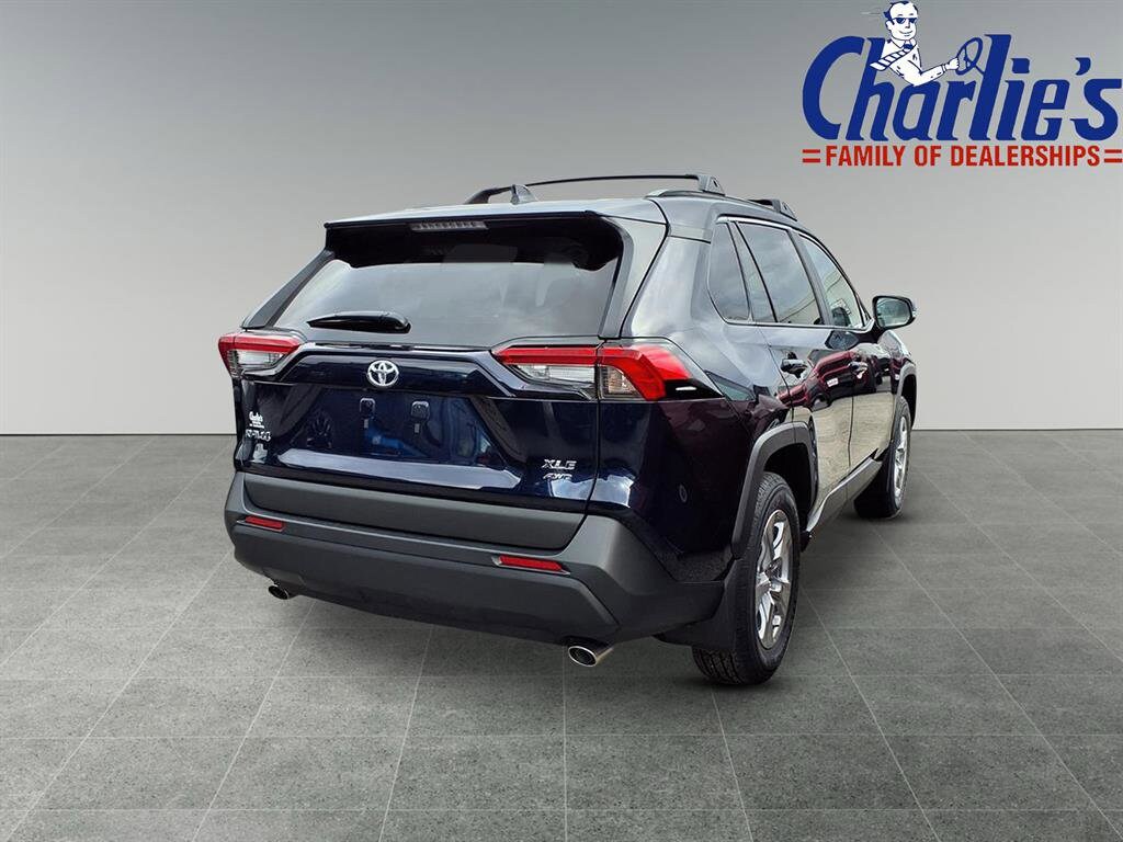 2025 Toyota RAV4 XLE photo 4