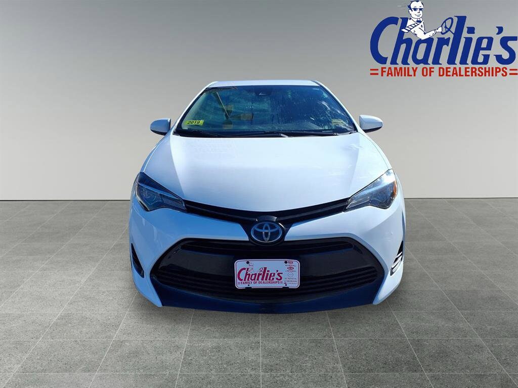 2019 Toyota Corolla LE photo 2