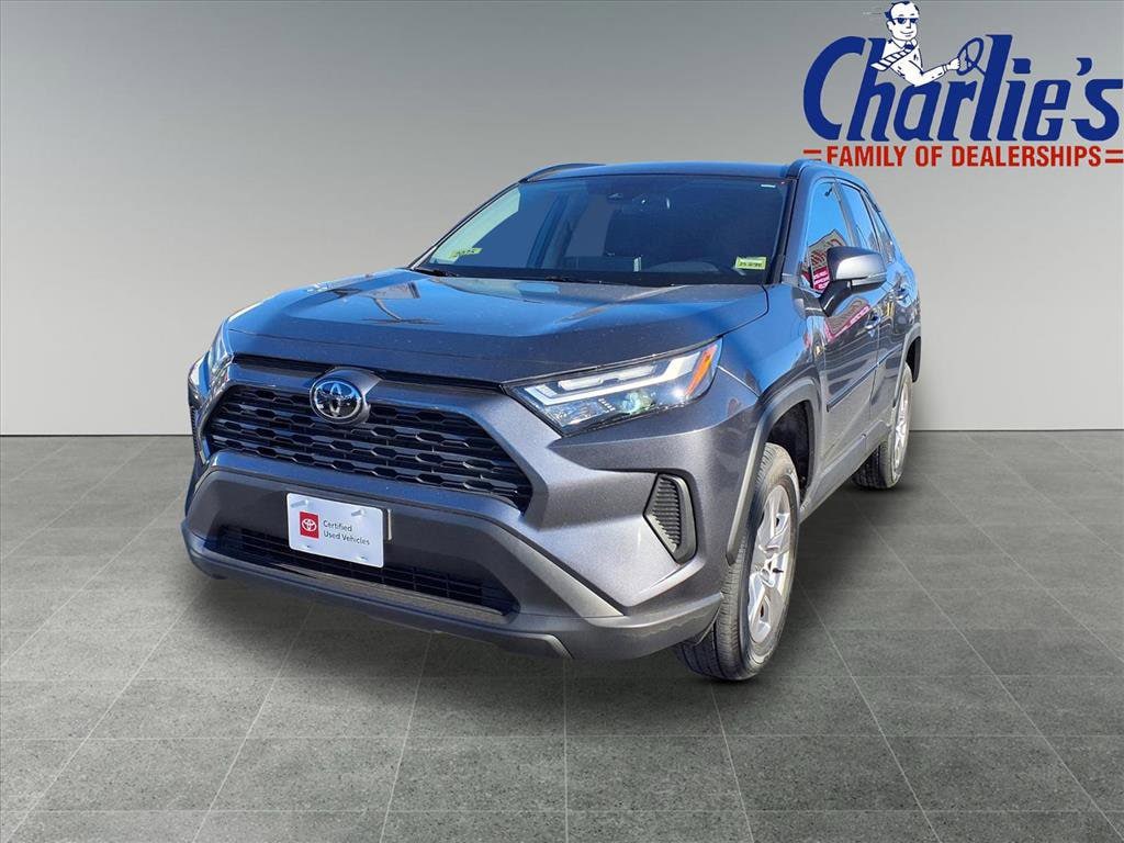 2025 Toyota RAV4 XLE's photo