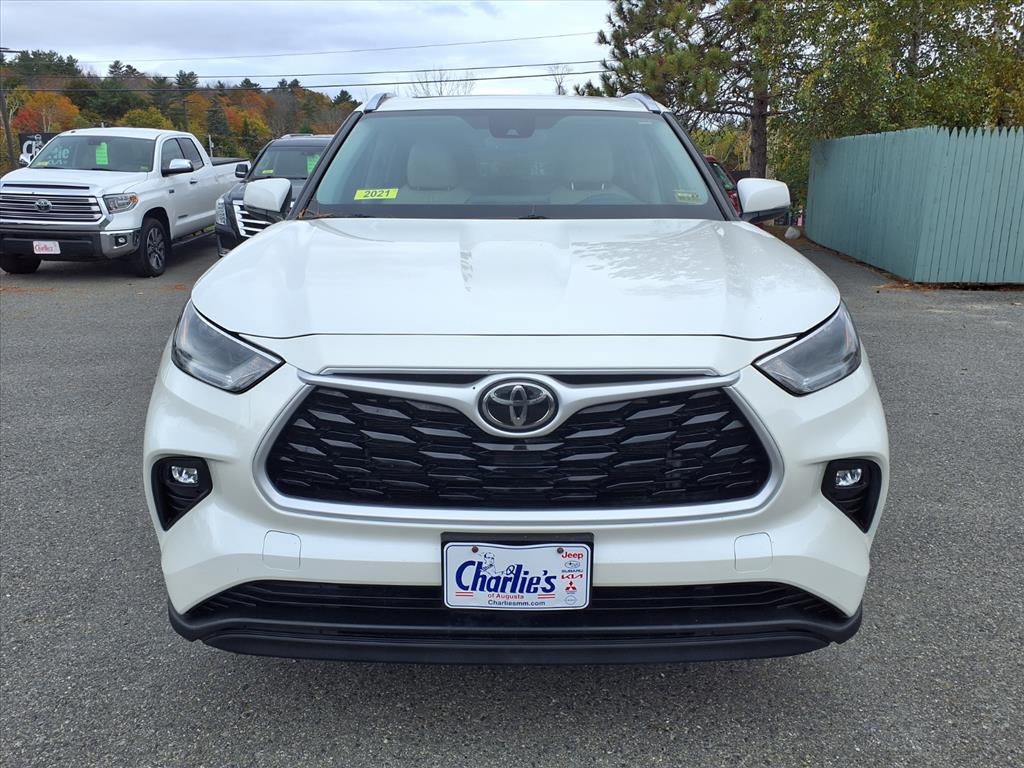 2021 Toyota Highlander XLE photo 2