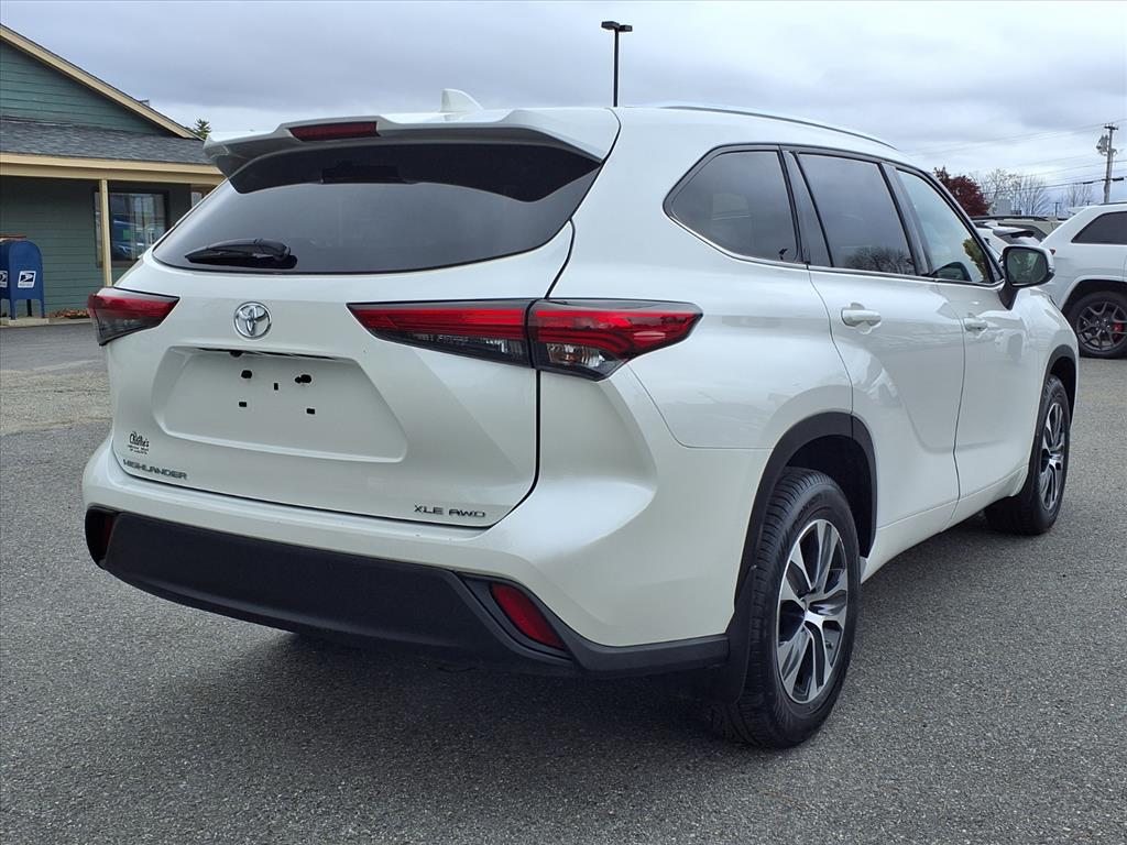 2021 Toyota Highlander XLE photo 4