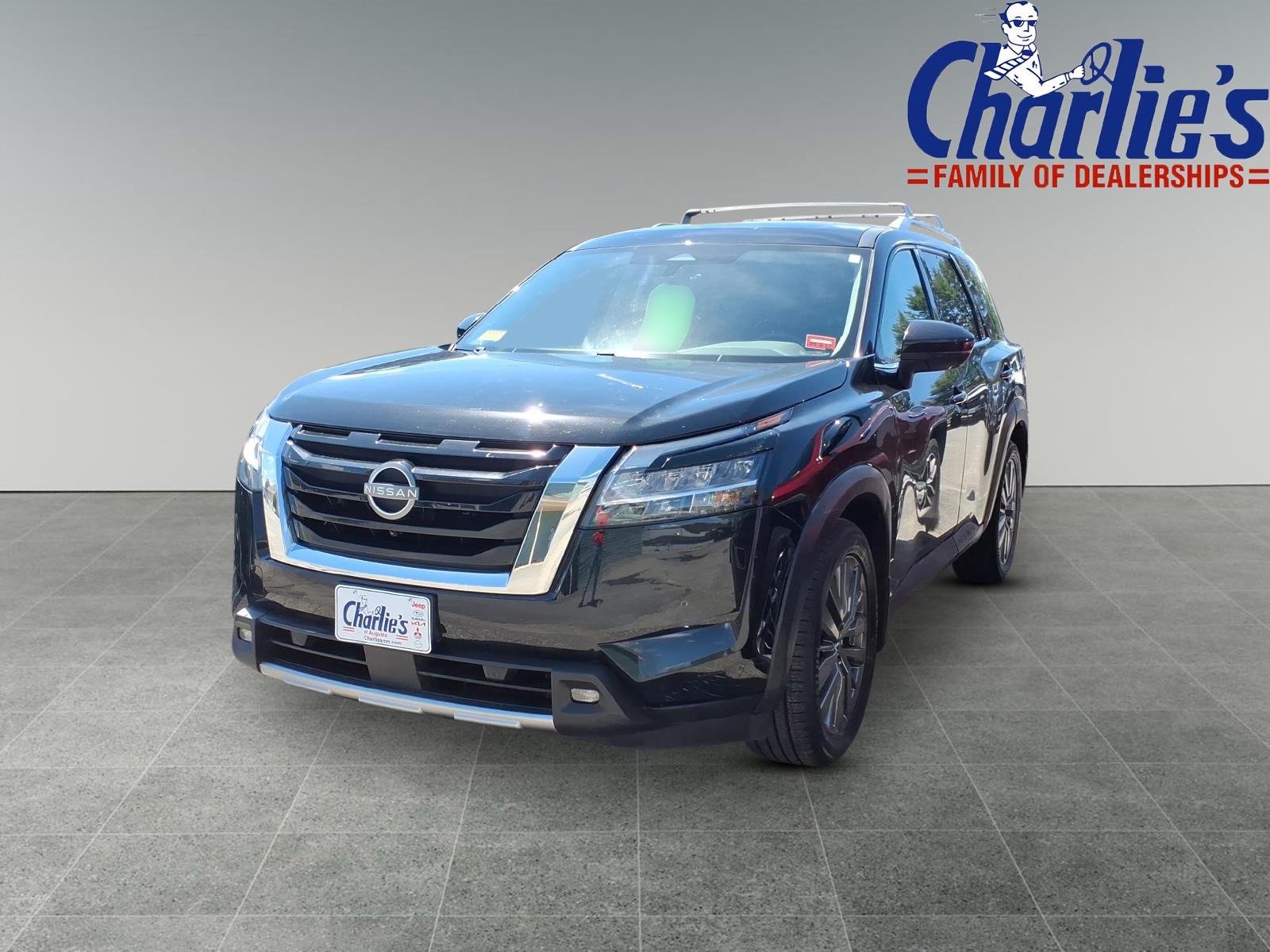 2022 Nissan Pathfinder SL 4WD's photo