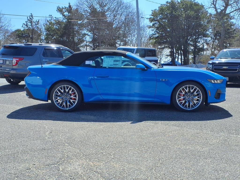 2025 Ford Mustang GT Premium Convertible photo 3