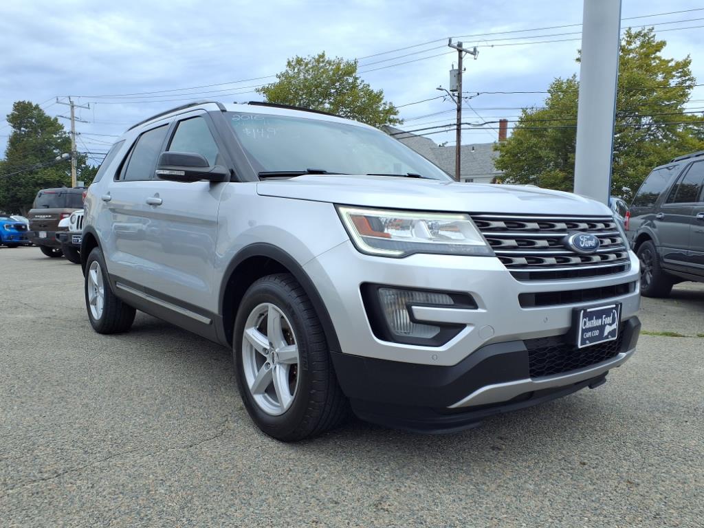 2016 Ford Explorer XLT photo 2