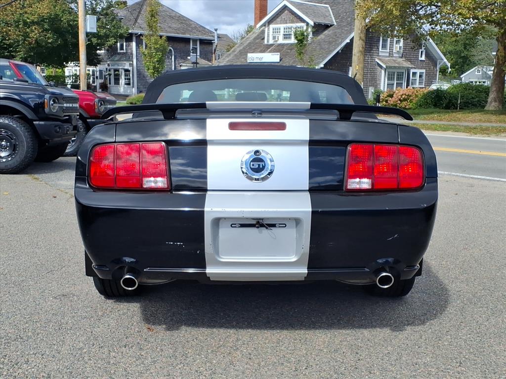 2007 Ford Mustang Convertible photo 3