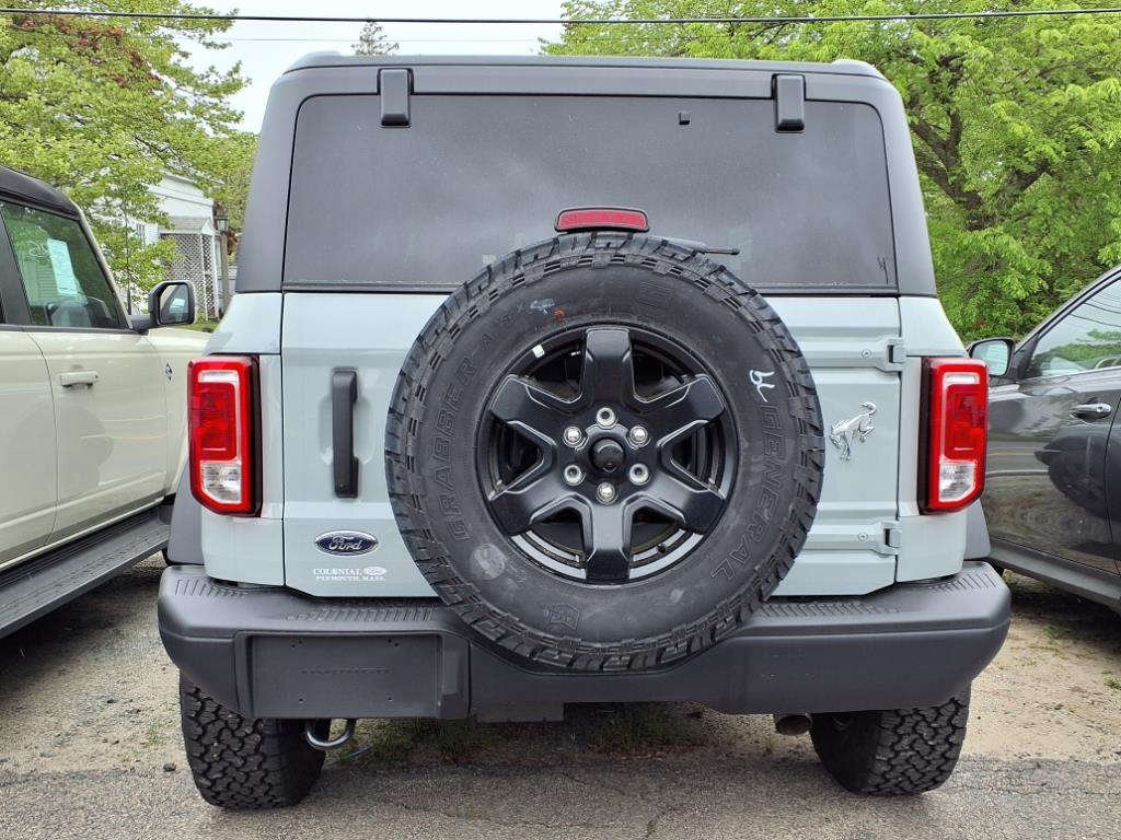 2024 Ford Bronco Black Diamond photo 2